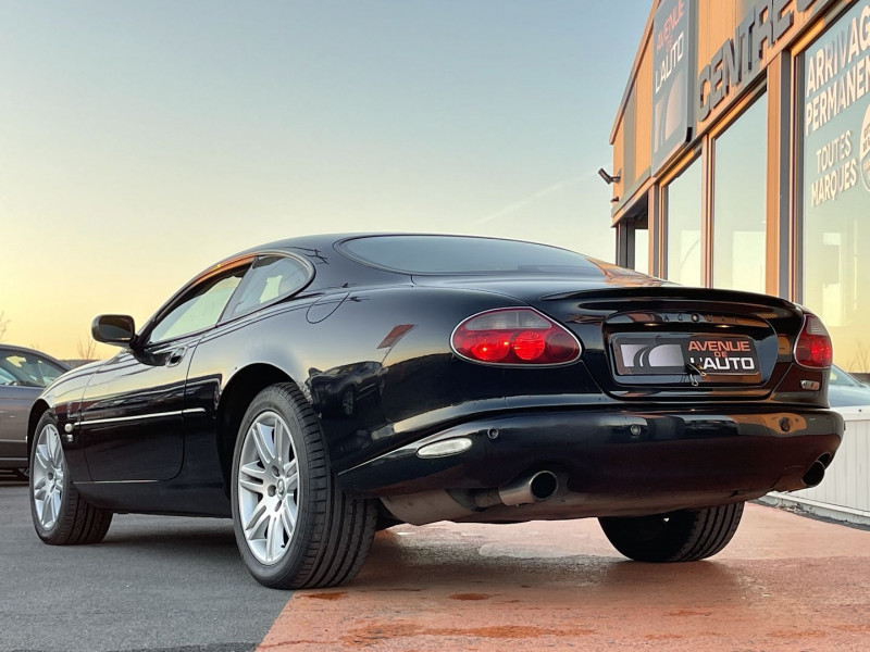 Photo 19 de l'offre de JAGUAR XK8 COUPE R 4.2 SURALIMENTE BA à 19900€ chez Avenue de l'auto