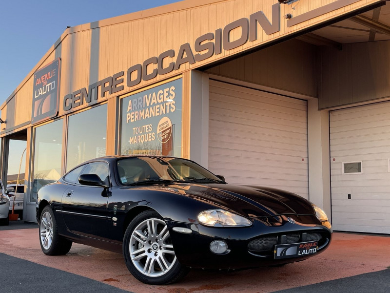 Photo 1 de l'offre de JAGUAR XK8 COUPE R 4.2 SURALIMENTE BA à 19900€ chez Avenue de l'auto