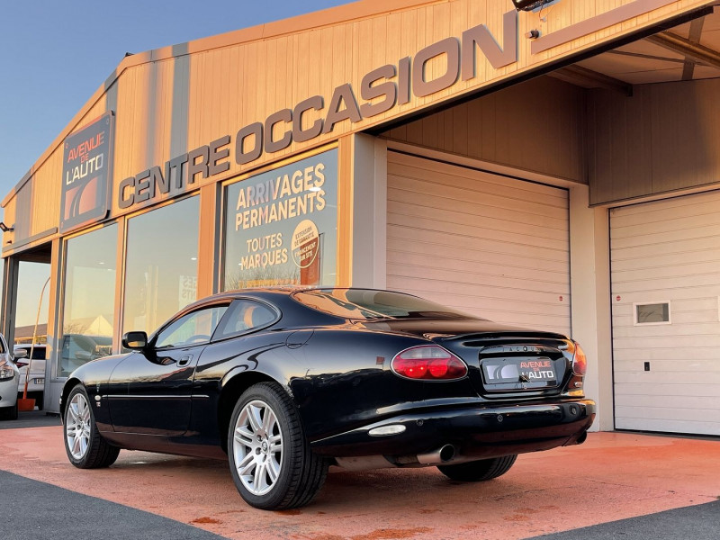 Photo 5 de l'offre de JAGUAR XK8 COUPE R 4.2 SURALIMENTE BA à 19900€ chez Avenue de l'auto