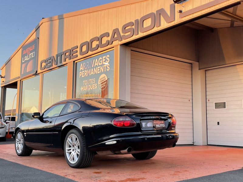 Photo 4 de l'offre de JAGUAR XK8 COUPE R 4.2 SURALIMENTE BA à 19900€ chez Avenue de l'auto