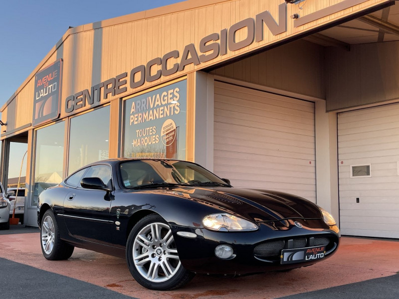 Photo 2 de l'offre de JAGUAR XK8 COUPE R 4.2 SURALIMENTE BA à 19900€ chez Avenue de l'auto