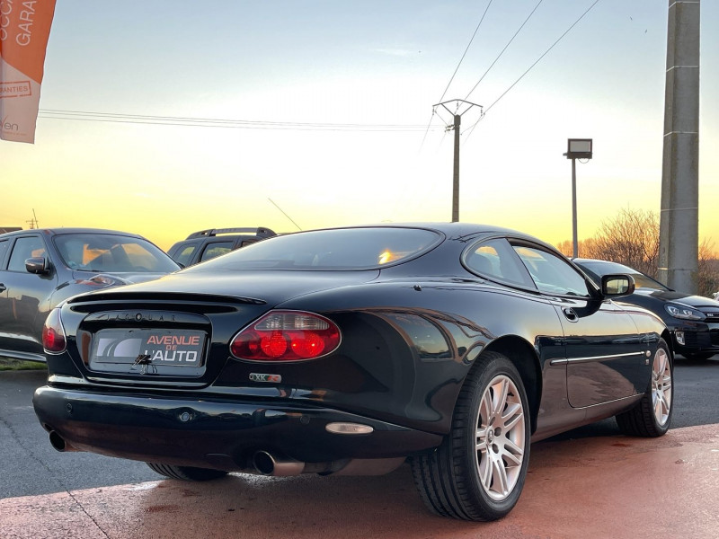 Photo 22 de l'offre de JAGUAR XK8 COUPE R 4.2 SURALIMENTE BA à 19900€ chez Avenue de l'auto