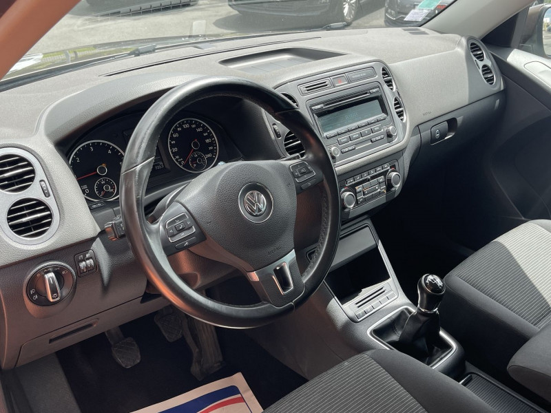 Photo 16 de l'offre de VOLKSWAGEN TIGUAN 2.0 TDI 110CH BLUEMOTION FAP EDITION à 10900€ chez Avenue de l'auto