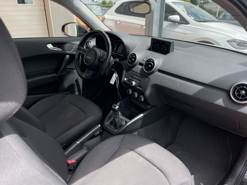 Photo 7 de l'offre de AUDI A1 1.2 TFSI 86CH AMBIENTE à 10950€ chez Avenue de l'auto