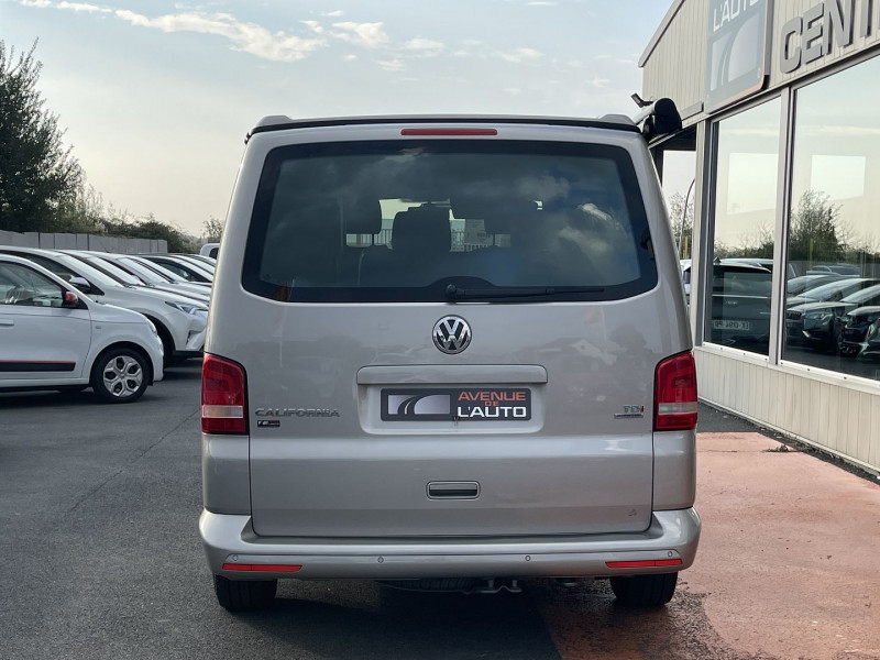 Photo 8 de l'offre de VOLKSWAGEN CALIFORNIA 2.0 TDI 140CH BLUEMOTION TECHNOLOGY BEACH à 42900€ chez Avenue de l'auto