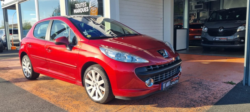 Photo 9 de l'offre de PEUGEOT 207 1.6 THP 16V FELINE 5P à 6990€ chez Avenue de l'auto