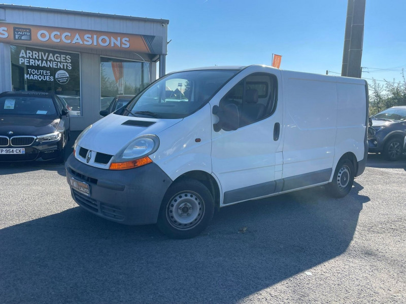 Photo 1 de l'offre de RENAULT TRAFIC II COMBI L1H1 1000 1.9 DCI 80CH à 8490€ chez Avenue de l'auto