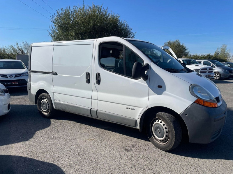 Photo 4 de l'offre de RENAULT TRAFIC II COMBI L1H1 1000 1.9 DCI 80CH à 8490€ chez Avenue de l'auto