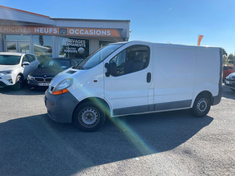 Photo 12 de l'offre de RENAULT TRAFIC II COMBI L1H1 1000 1.9 DCI 80CH à 8490€ chez Avenue de l'auto