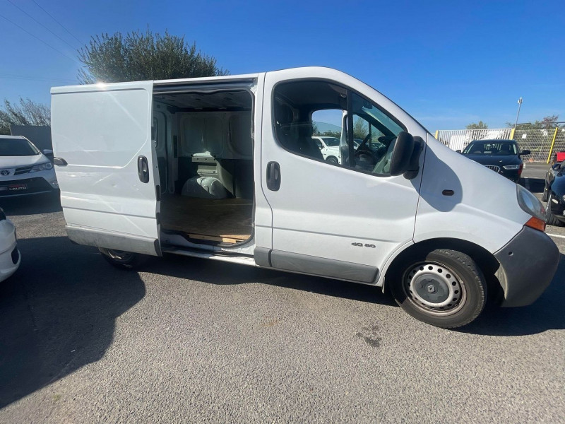 Photo 10 de l'offre de RENAULT TRAFIC II COMBI L1H1 1000 1.9 DCI 80CH à 8490€ chez Avenue de l'auto