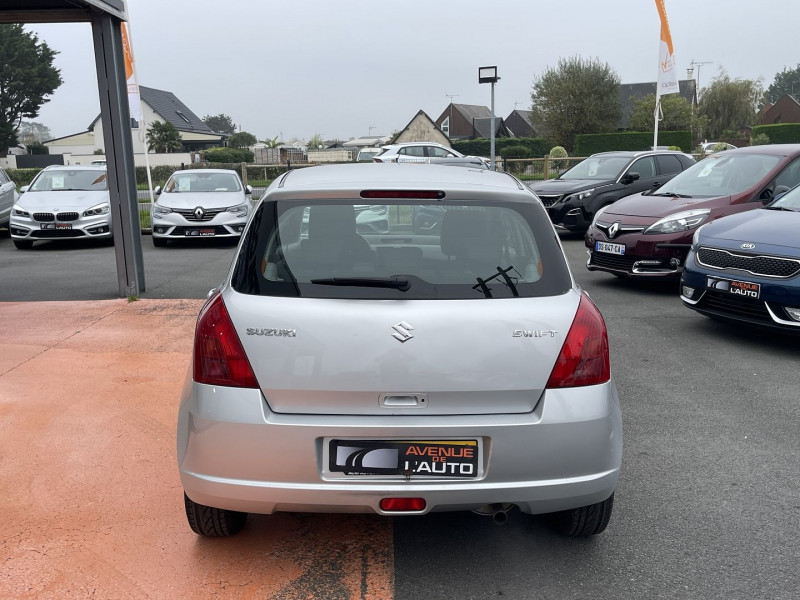 Photo 23 de l'offre de SUZUKI SWIFT 1.3 VVT GLX BMR 5P à 9990€ chez Avenue de l'auto