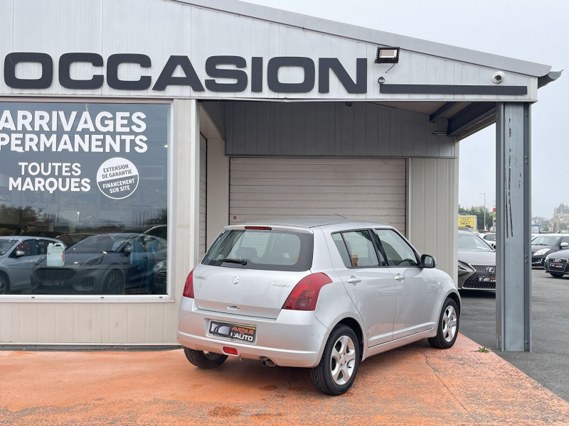 Photo 4 de l'offre de SUZUKI SWIFT 1.3 VVT GLX BMR 5P à 9990€ chez Avenue de l'auto