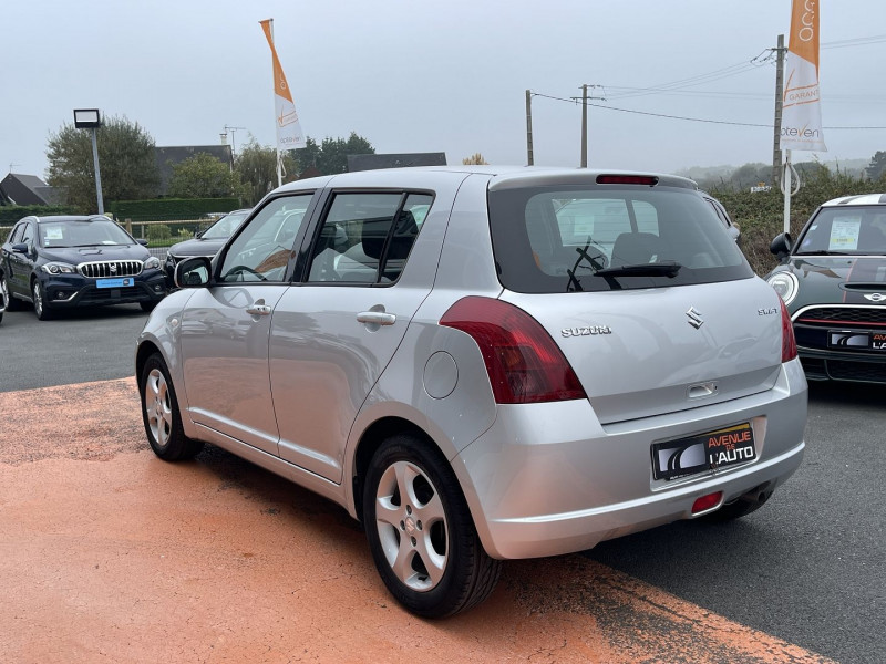 Photo 24 de l'offre de SUZUKI SWIFT 1.3 VVT GLX BMR 5P à 9990€ chez Avenue de l'auto