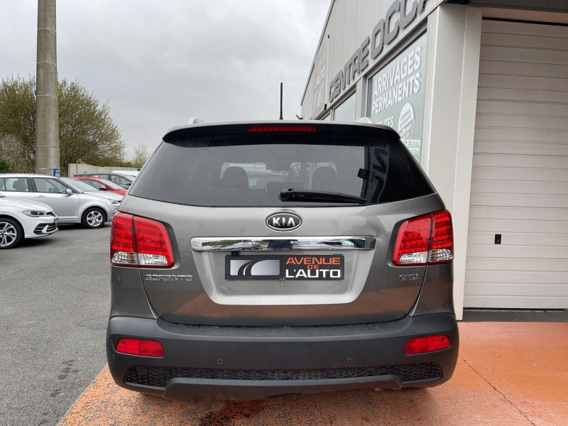 Photo 3 de l'offre de KIA SORENTO 2.2 CRDI197 FAP PREMIUM NAVI BA 7PL à 18590€ chez Avenue de l'auto