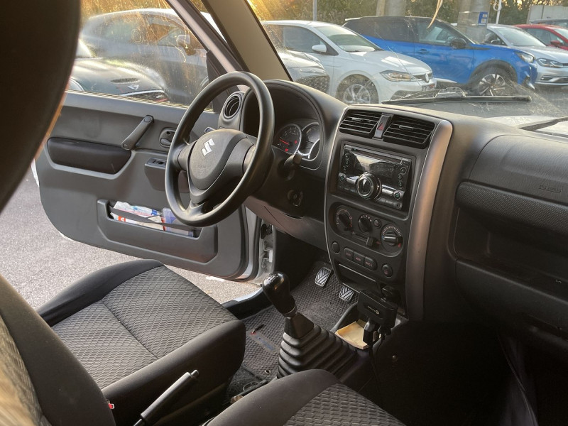 Photo 9 de l'offre de SUZUKI JIMNY 1.3 VVT 85CH JLX à 16900€ chez Avenue de l'auto