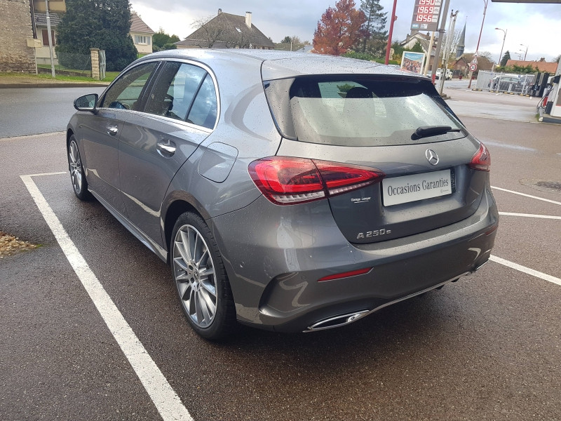 Photo 4 de l'offre de MERCEDES-BENZ Classe A 250 e 160+102ch AMG Line 8G-DCT 8cv à 34900€ chez Garage Leroyer