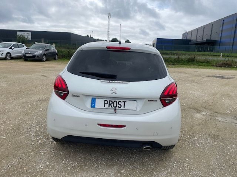 Photo 4 de l'offre de PEUGEOT 208 1.2 PURETECH 110CV BV6 GT LINE à 9980€ chez Prost automobiles discount