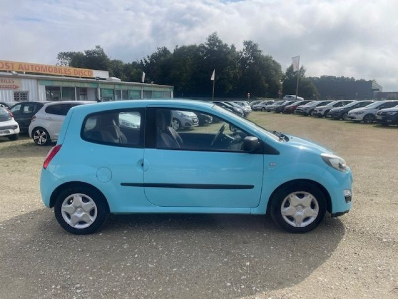 Photo 2 de l'offre de RENAULT TWINGO II 1.2 75CV LIFE à 6980€ chez Prost automobiles discount