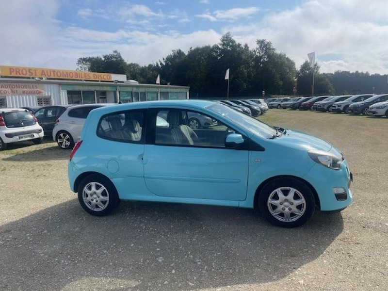 Photo 2 de l'offre de RENAULT TWINGO II 1.2 75CV DYNAMIQUE à 6500€ chez Prost automobiles discount