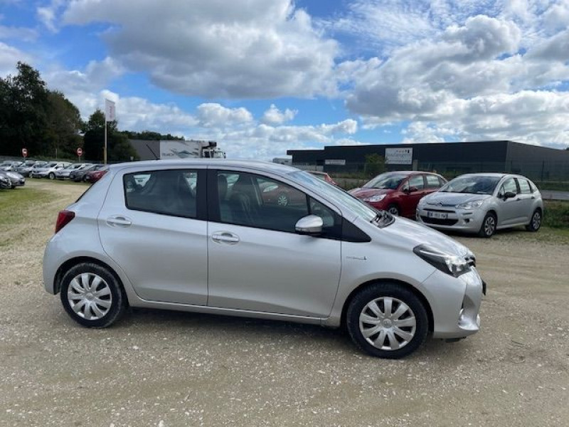 Photo 2 de l'offre de TOYOTA YARIS HSD 100H 75CV BVA DYNAMIC à 13800€ chez Prost automobiles discount