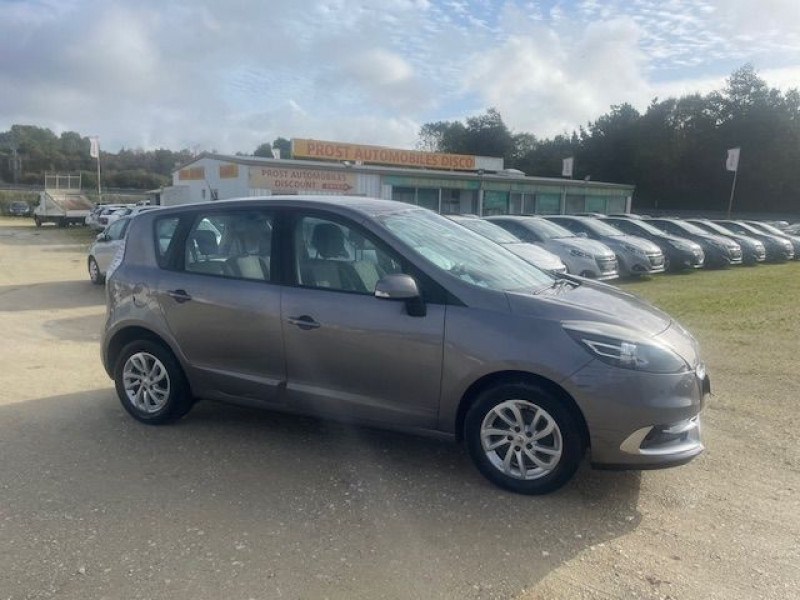 Photo 2 de l'offre de RENAULT SCENIC III 1.5 DCI 110CV BV6 TOMTOM à 7980€ chez Prost automobiles discount