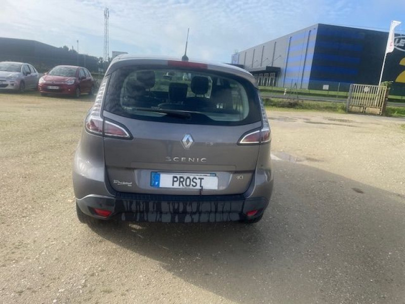 Photo 4 de l'offre de RENAULT SCENIC III 1.5 DCI 110CV BV6 TOMTOM à 7980€ chez Prost automobiles discount