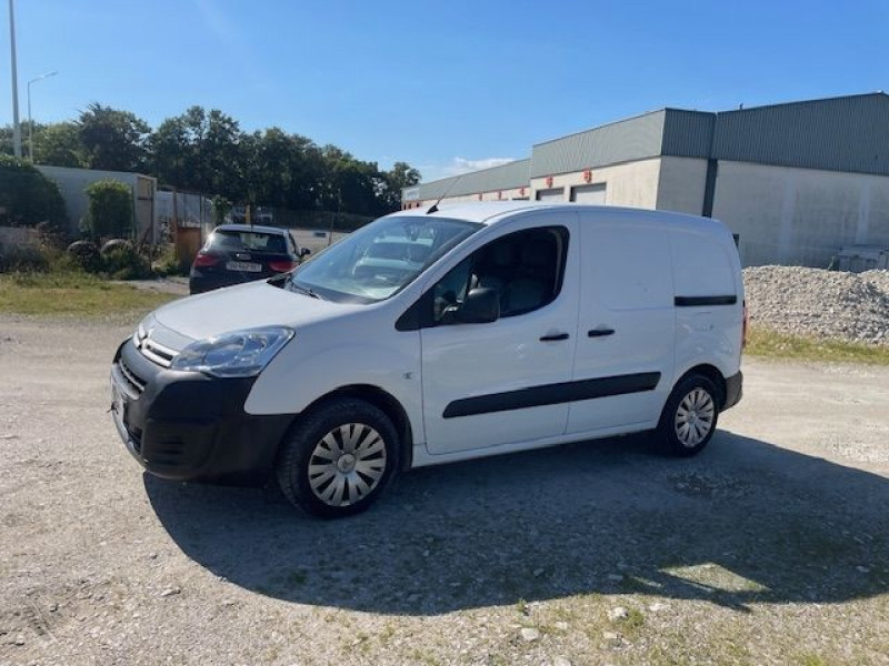 Vu Citroen BERLINGO 1.6 BLUEHDI 100CV CONFORT XL Diesel BLANC Occasion à vendre