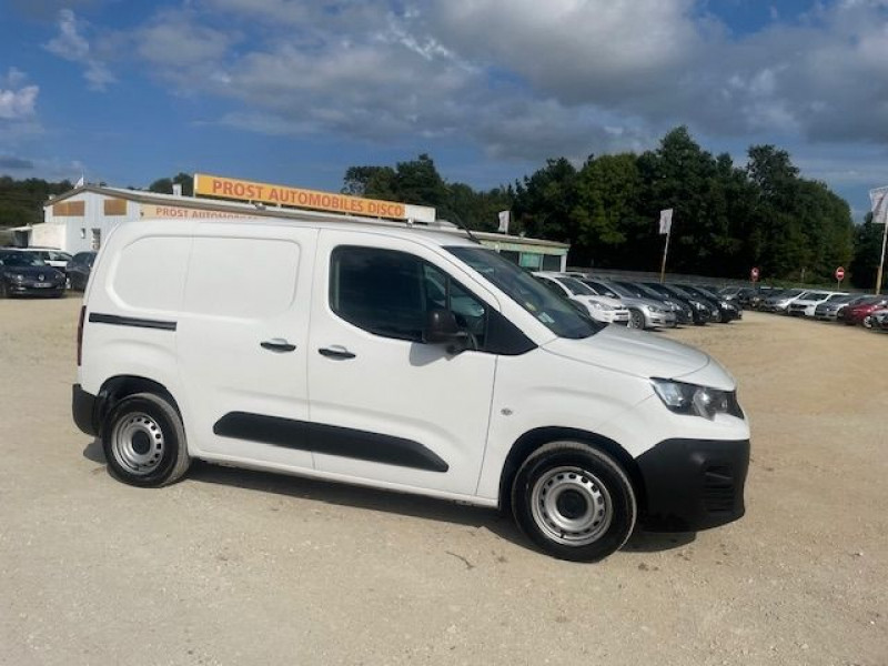 Photo 2 de l'offre de PEUGEOT PARTNER 1.5 BLUE HDI 100CV ASPHALT à 14900€ chez Prost automobiles discount