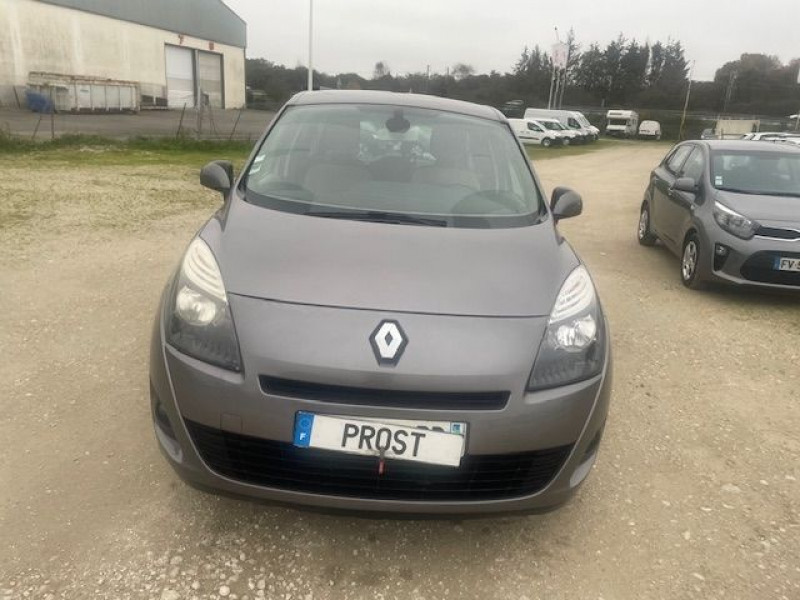 Photo 3 de l'offre de RENAULT GRAND SCENIC III 1.5 DCI 105CV BV6 CARMINAT TOMTOM 7 PLACES à 4500€ chez Prost automobiles discount