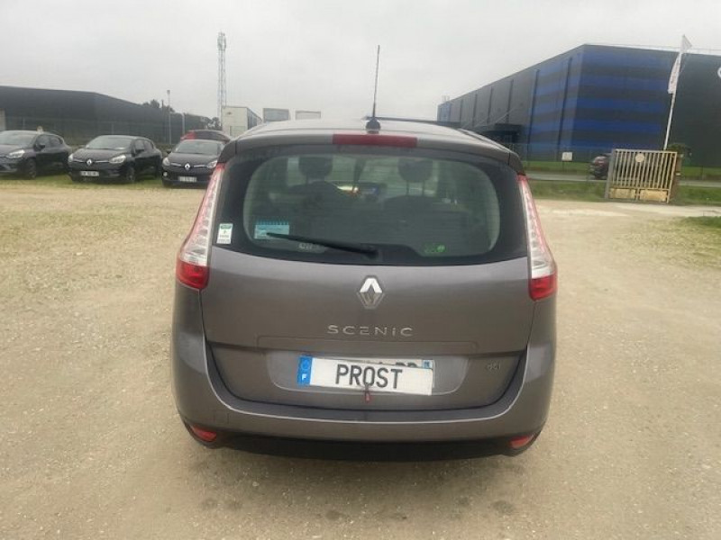 Photo 4 de l'offre de RENAULT GRAND SCENIC III 1.5 DCI 105CV BV6 CARMINAT TOMTOM 7 PLACES à 4500€ chez Prost automobiles discount