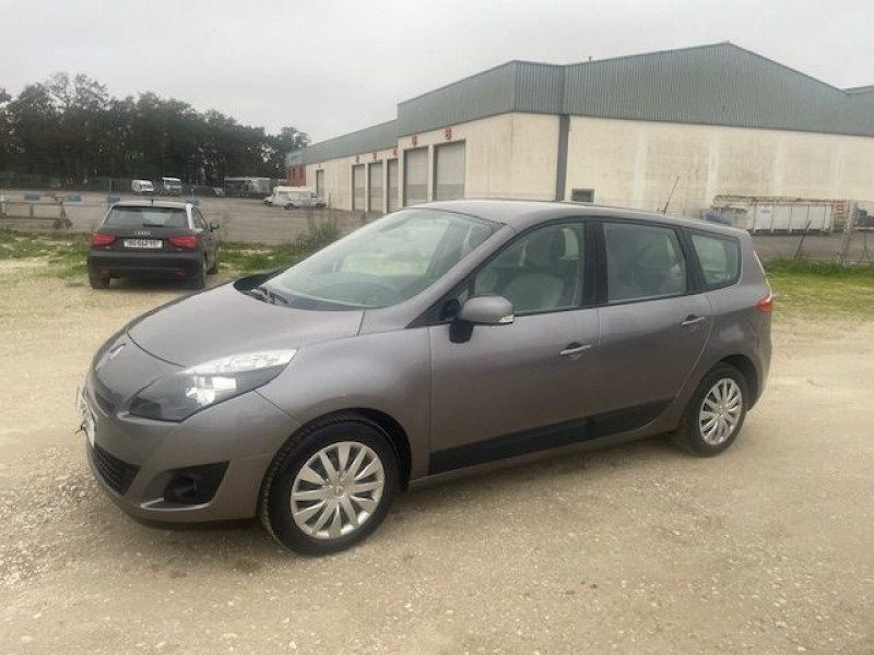 Renault GRAND SCENIC III 1.5 DCI 105CV BV6 CARMINAT TOMTOM 7 PLACES Diesel GRIS  Occasion à vendre