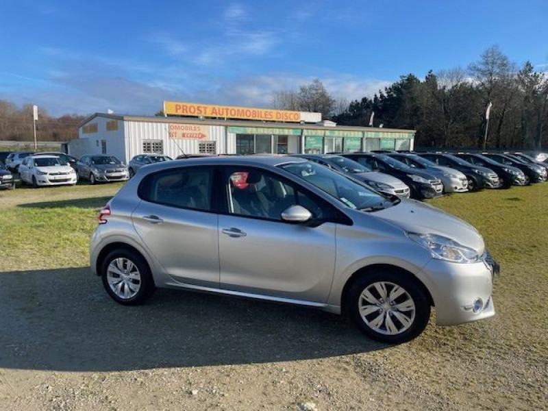 Photo 2 de l'offre de PEUGEOT 208 1.4 HDI FAP ACTIVE BV5 à 9500€ chez Prost automobiles discount