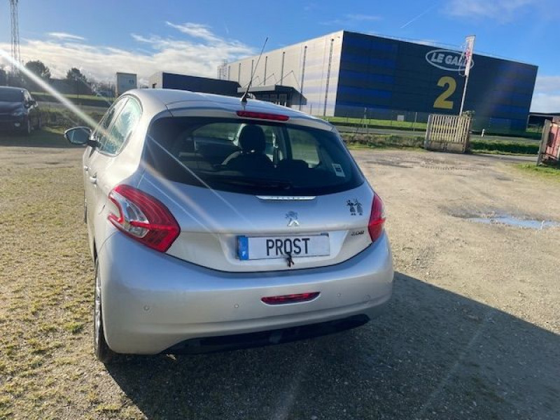 Photo 4 de l'offre de PEUGEOT 208 1.4 HDI FAP ACTIVE BV5 à 9500€ chez Prost automobiles discount