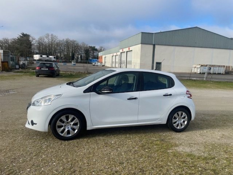 Photo 2 de l'offre de PEUGEOT 208 1.4 HDI FAP ACTIVE à 9500€ chez Prost automobiles discount