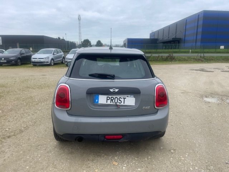 Photo 4 de l'offre de MINI ONE 1.2 102CV BV6 à 11500€ chez Prost automobiles discount