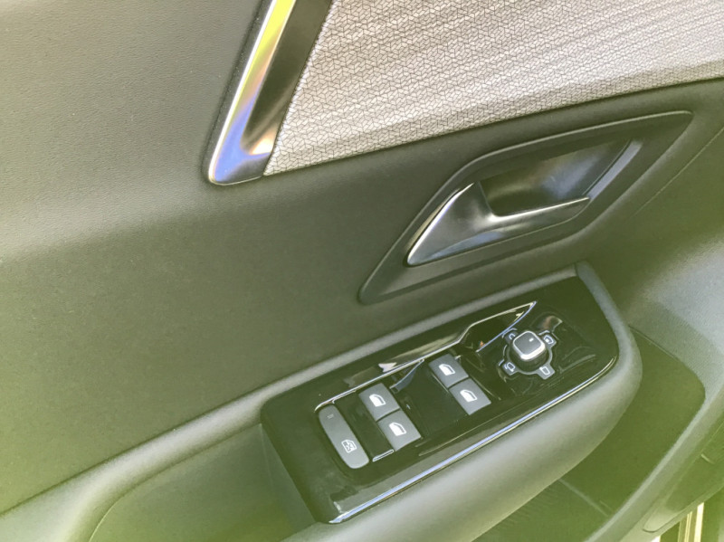 Photo 17 de l'offre de Citroën C5 X Hybride Rechargeable 225 S&S e-EAT8 Shine Pack à 45152€ chez Loz'auto