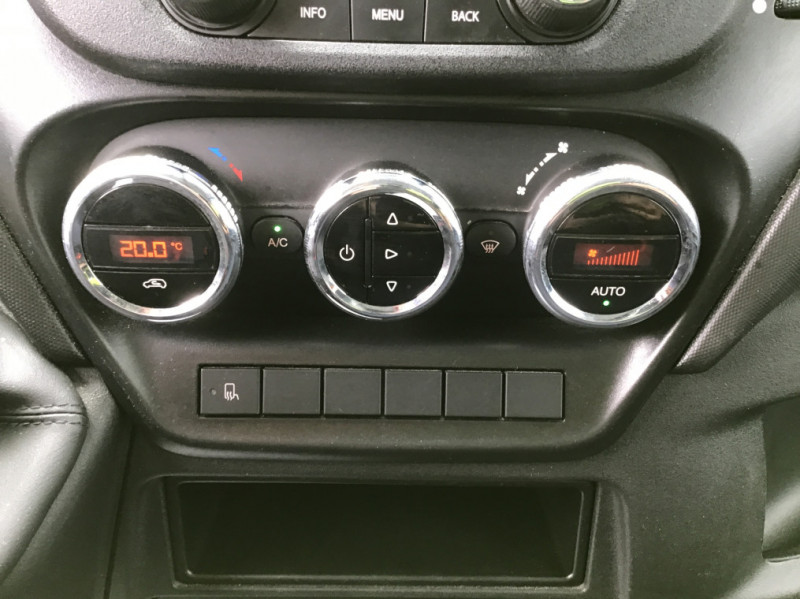 Photo 16 de l'offre de IVECO DAILY CHASSIS CABINE CAB 35 C 16 EMP 4100 QUAD-LEAF BVM6 à 36696€ chez Loz'auto
