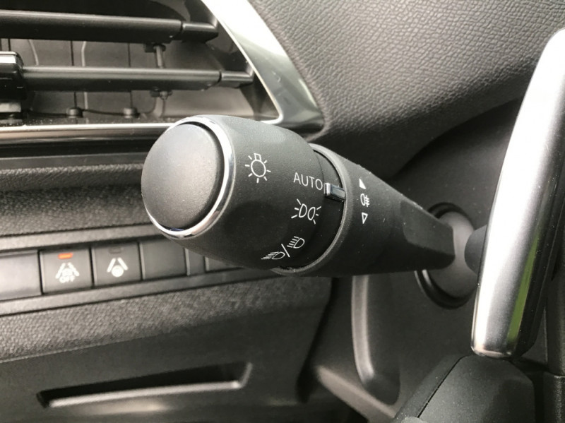 Photo 28 de l'offre de PEUGEOT 3008 Puretech 130ch S&S EAT8 GT à 35592€ chez Loz'auto