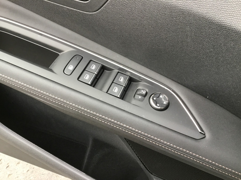 Photo 17 de l'offre de PEUGEOT 3008 BlueHDi 130ch S&S EAT8 GT à 36272€ chez Loz'auto