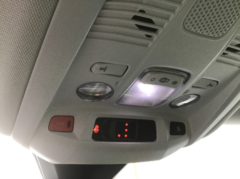 Photo 29 de l'offre de PEUGEOT 3008 Puretech 130ch S&S EAT8 Allure Pack à 32772€ chez Loz'auto