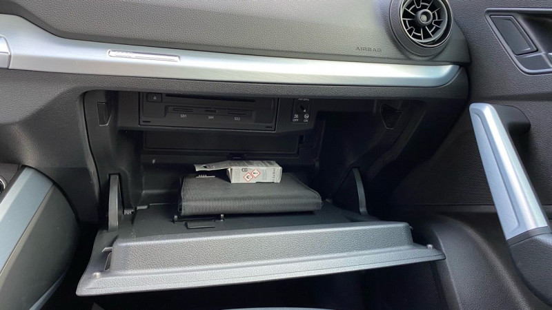 Photo 16 de l'offre de AUDI Q2 1.4 TFSI 150CH COD DESIGN LUXE S TRONIC 7 à 23990€ chez Cerran Automobile