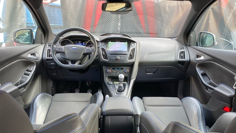 Photo 6 de l'offre de FORD FOCUS 2.3 ECOBOOST 350CH STOP&START RS PACK PERFORMANCE à 36990€ chez Cerran Automobile