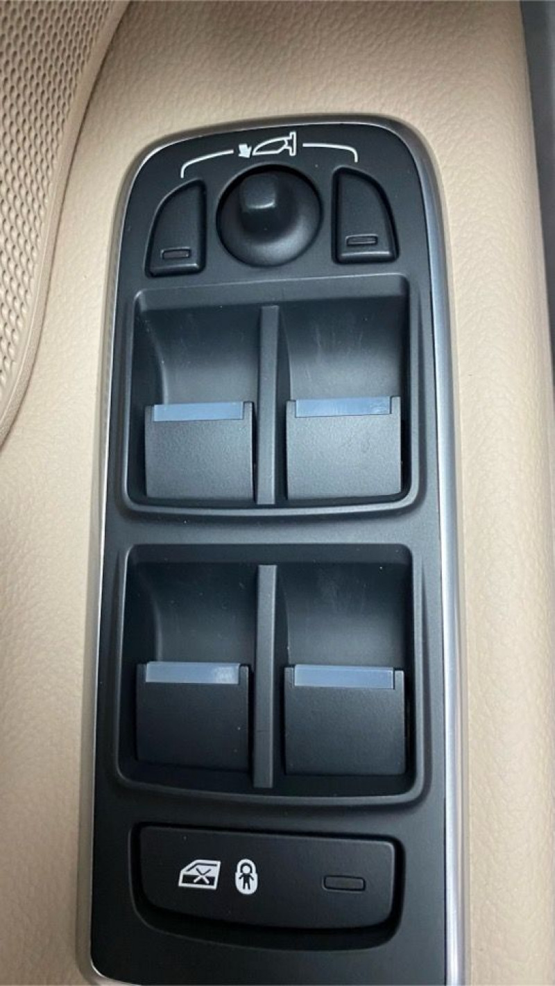 Photo 28 de l'offre de JAGUAR XF V6 3.0 D 300CH PRESTIGE BVA à 27990€ chez Cerran Automobile