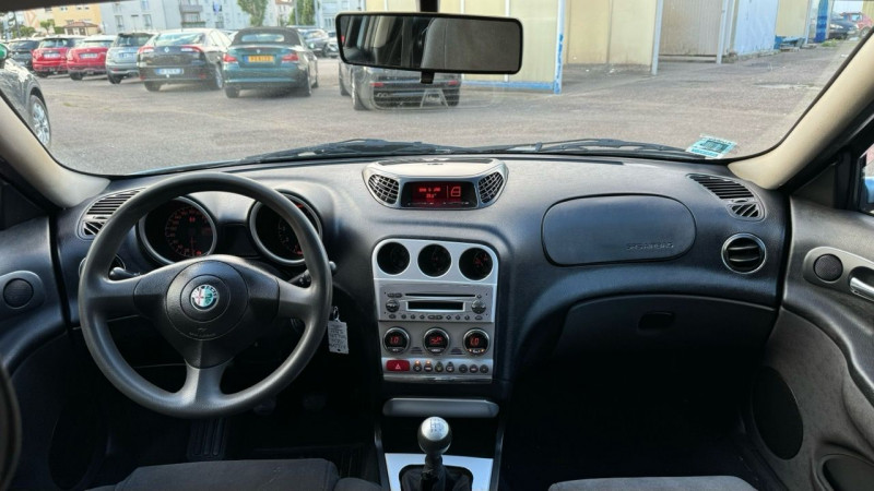 Photo 6 de l'offre de ALFA ROMEO 156 SW 1.9 JTD115 DISTINCTIVE à 3990€ chez Cerran Automobile