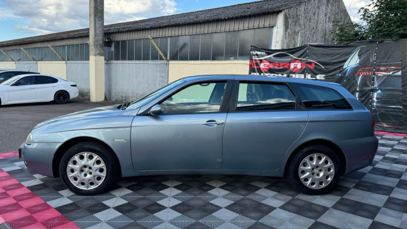 Photo 8 de l'offre de ALFA ROMEO 156 SW 1.9 JTD115 DISTINCTIVE à 3990€ chez Cerran Automobile