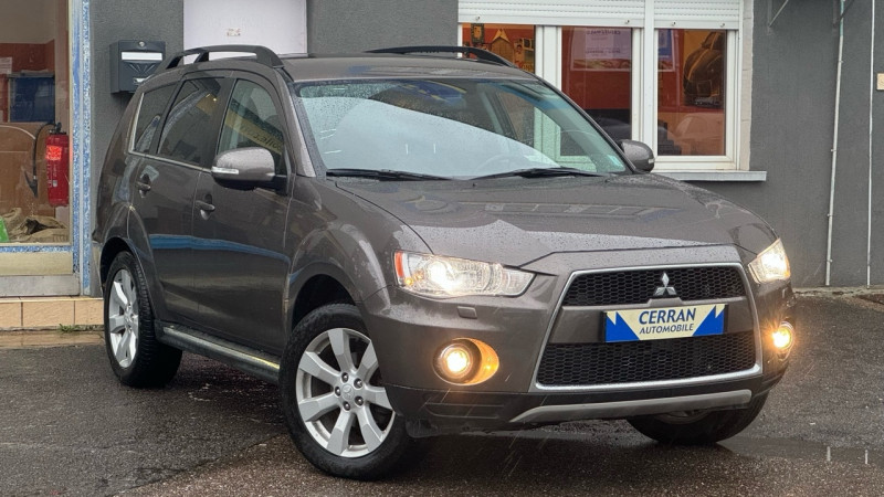 Photo 2 de l'offre de MITSUBISHI OUTLANDER 2.2 DI-D CLEARTEC INTENSE 4WD 7 PLACES à 11990€ chez Cerran Automobile