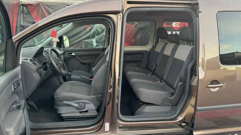 Photo 5 de l'offre de VOLKSWAGEN CADDY 1.6 TDI 102CH TPMR EQUIPE TPMR  POUR HANDICAP à 14990€ chez Cerran Automobile