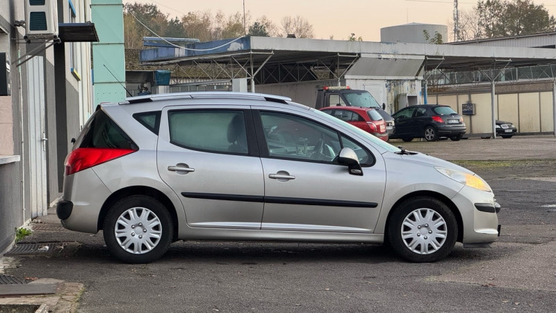 Photo 8 de l'offre de PEUGEOT 207 SW 1.4 VTI 16V TRENDY à 4990€ chez Cerran Automobile