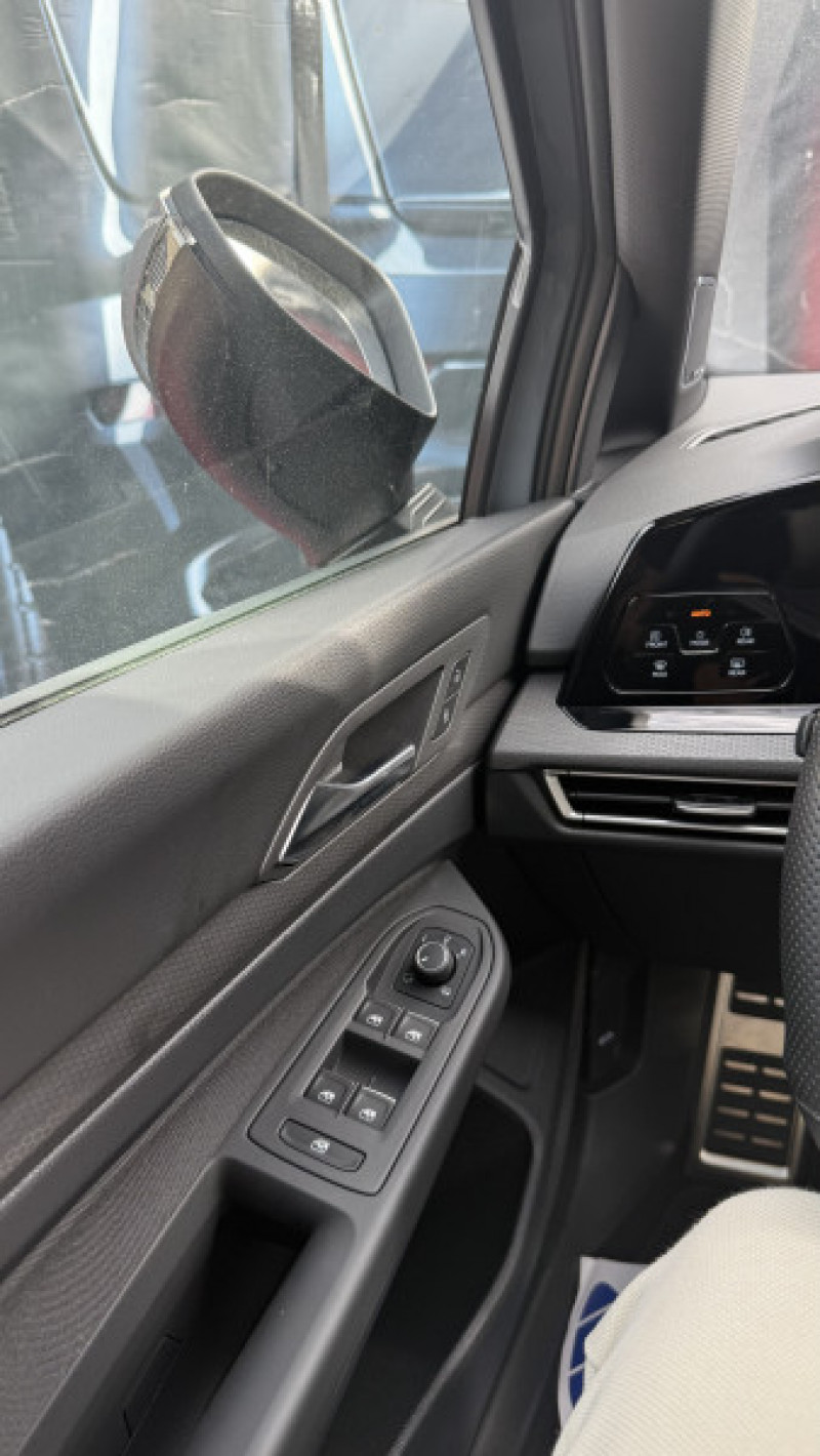 Photo 14 de l'offre de VOLKSWAGEN GOLF VIII 2.0 TSI 245CH GTI DSG7 à 34990€ chez Cerran Automobile
