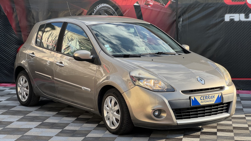 Photo 31 de l'offre de RENAULT CLIO III 1.5 DCI 75CH EXPRESSION CLIM ECOÂ² 5P à 5990€ chez Cerran Automobile